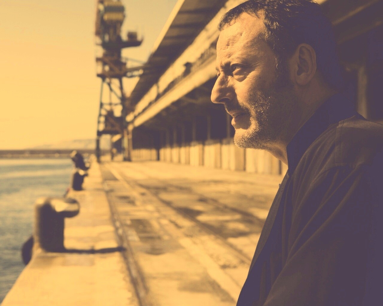 Жан Рено в порту обои