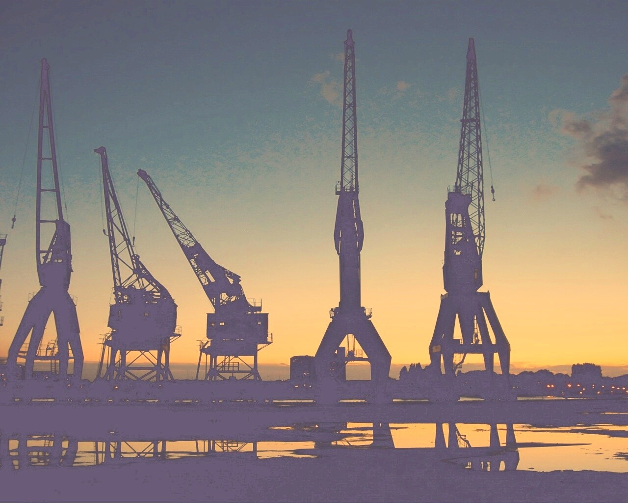 Силуэты портовых кранов обои