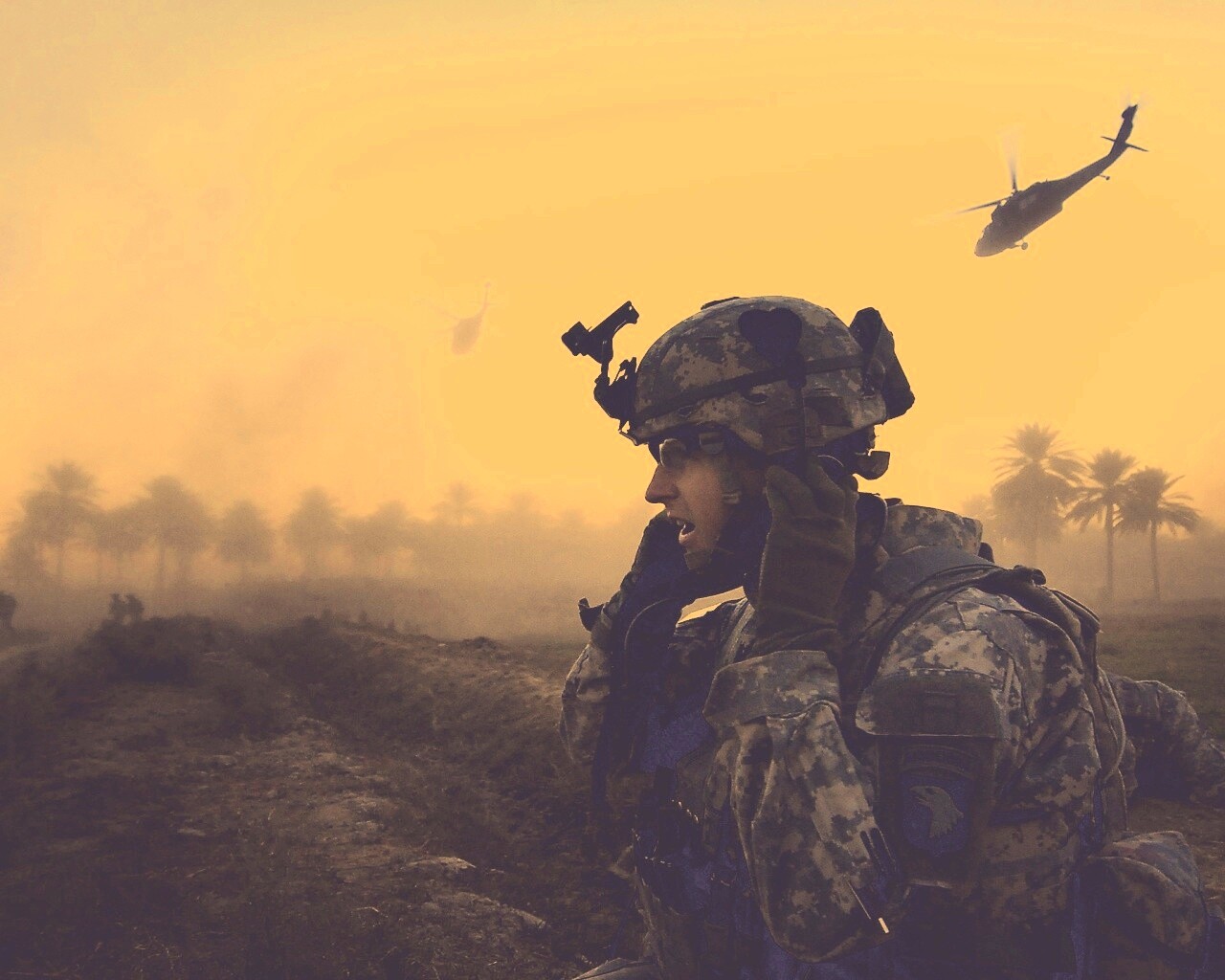 СОлдат во время боевых действий обои
