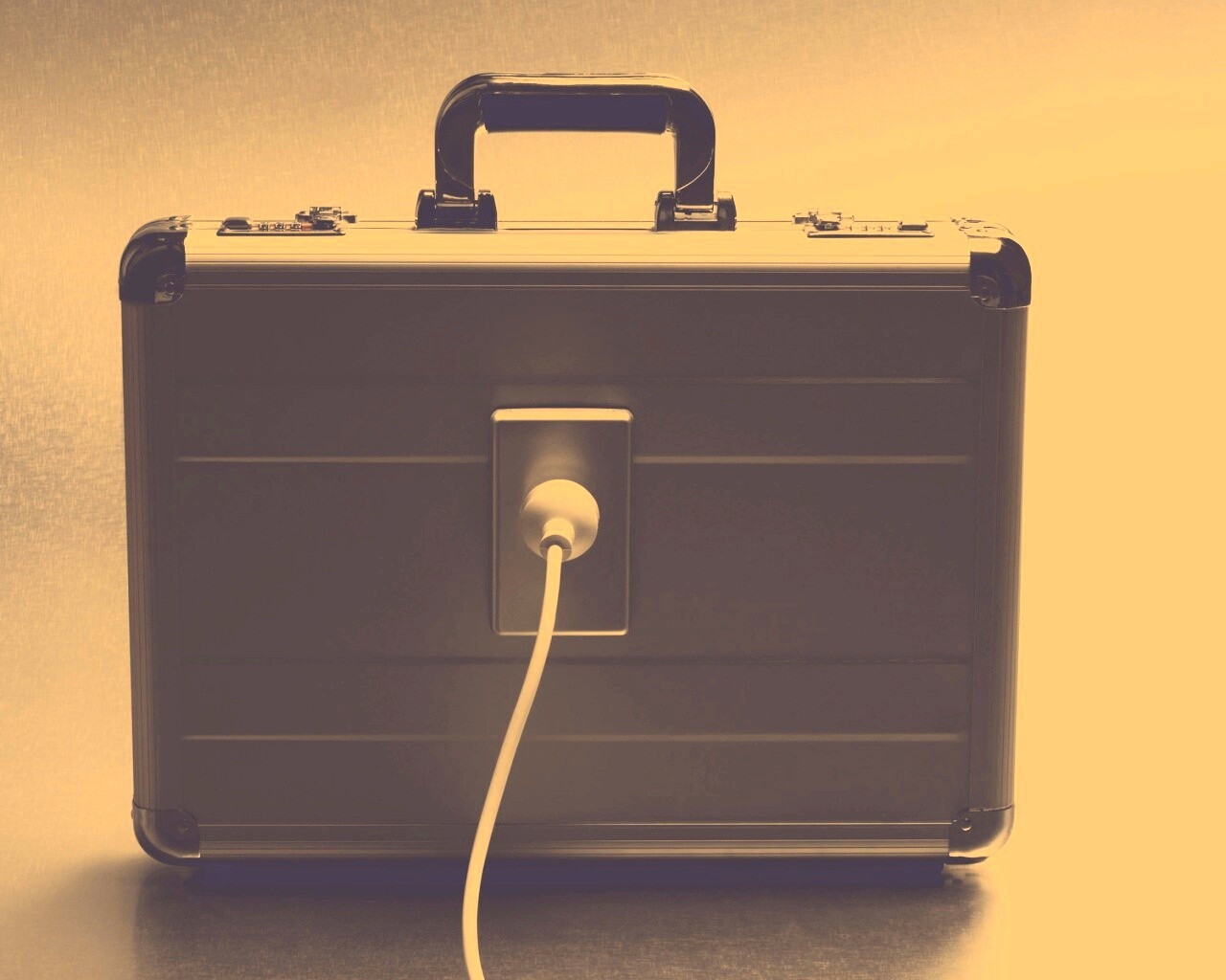 Розетка на кейсе обои