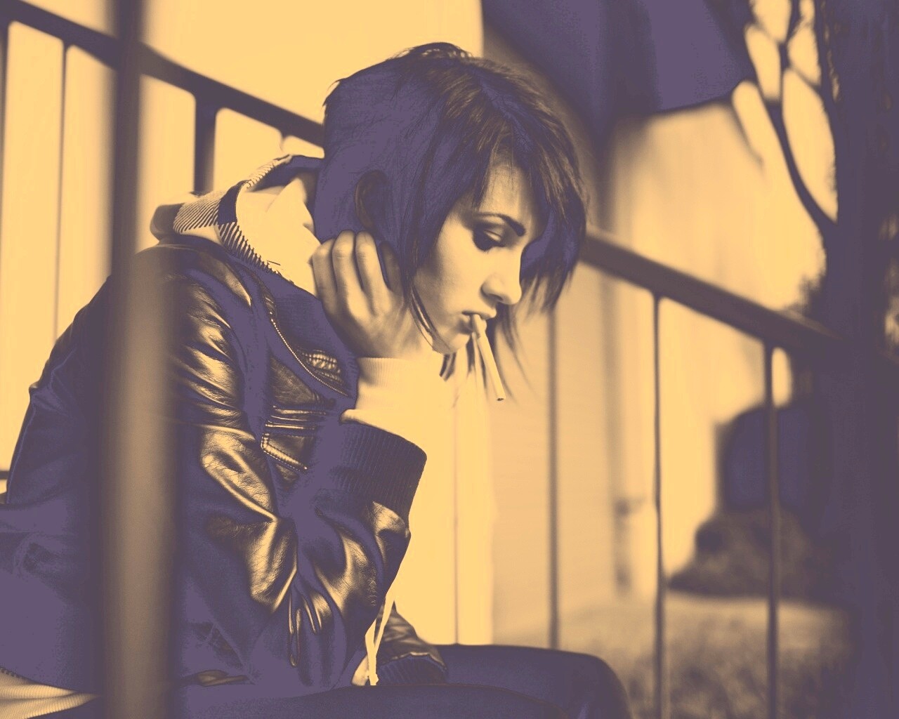 Девушка с сигаретой обои