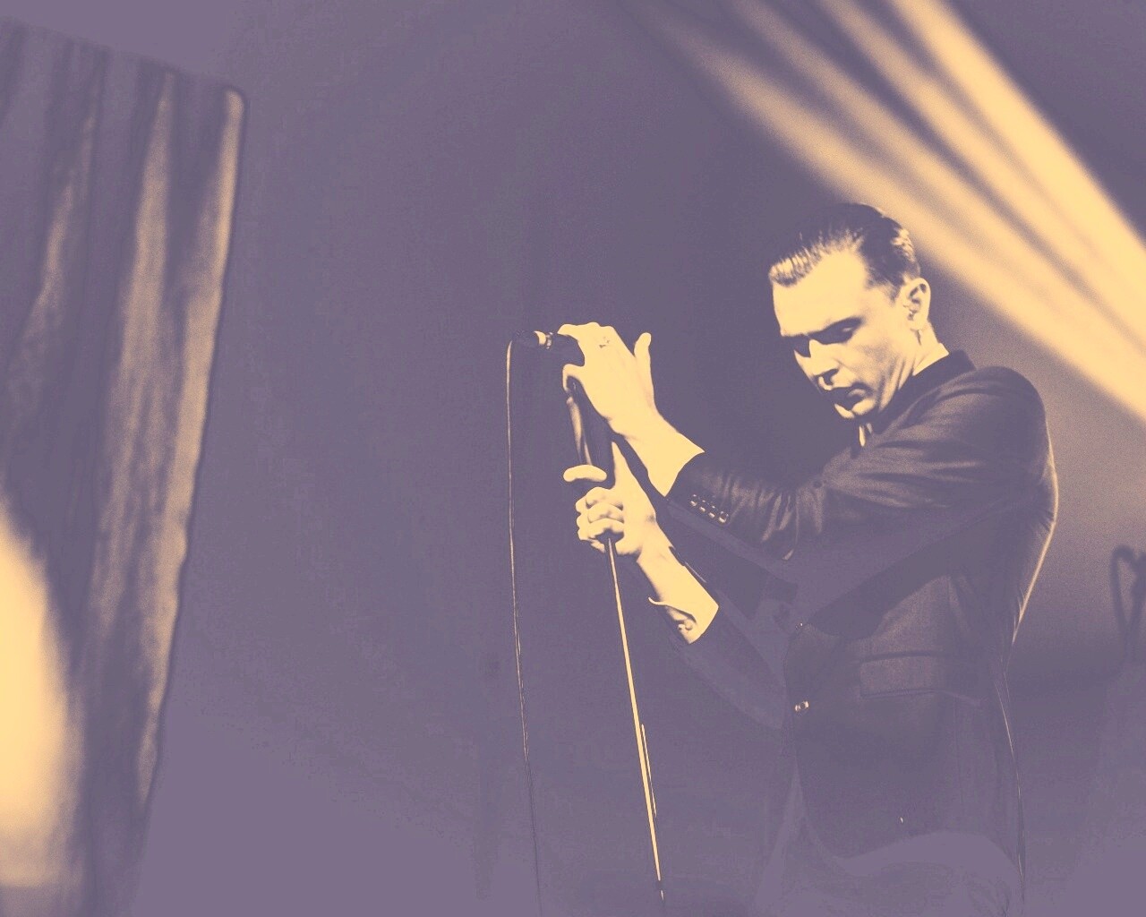 Тео Хатчкрафт на сцене обои