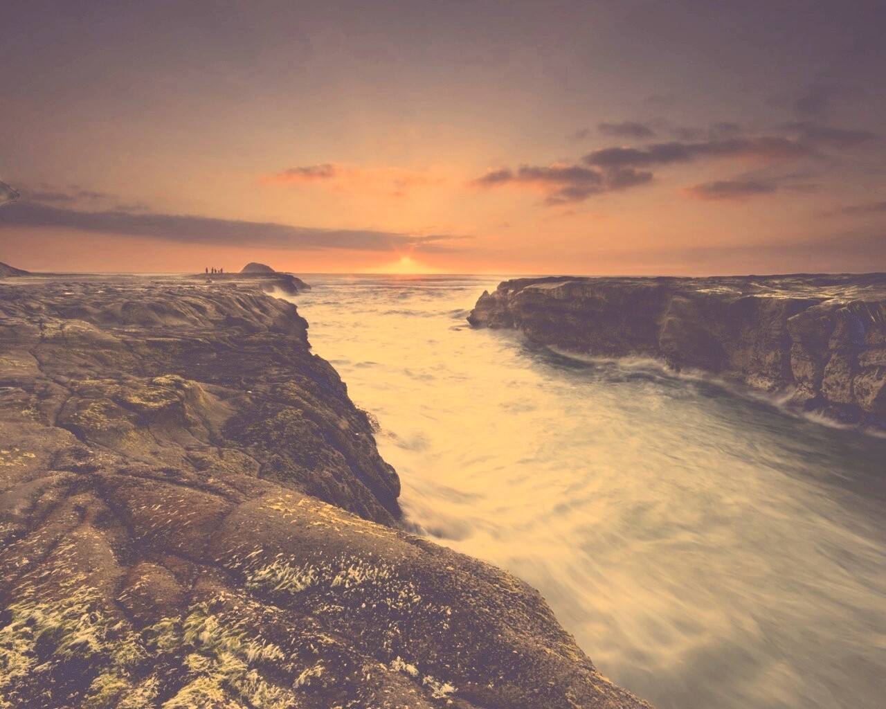 Каменистый пролив обои