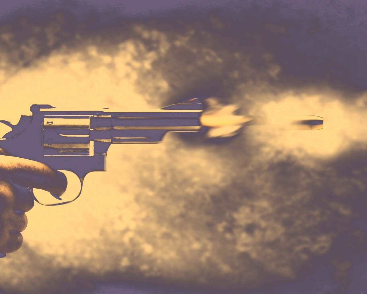 Выстрел из револьвера обои