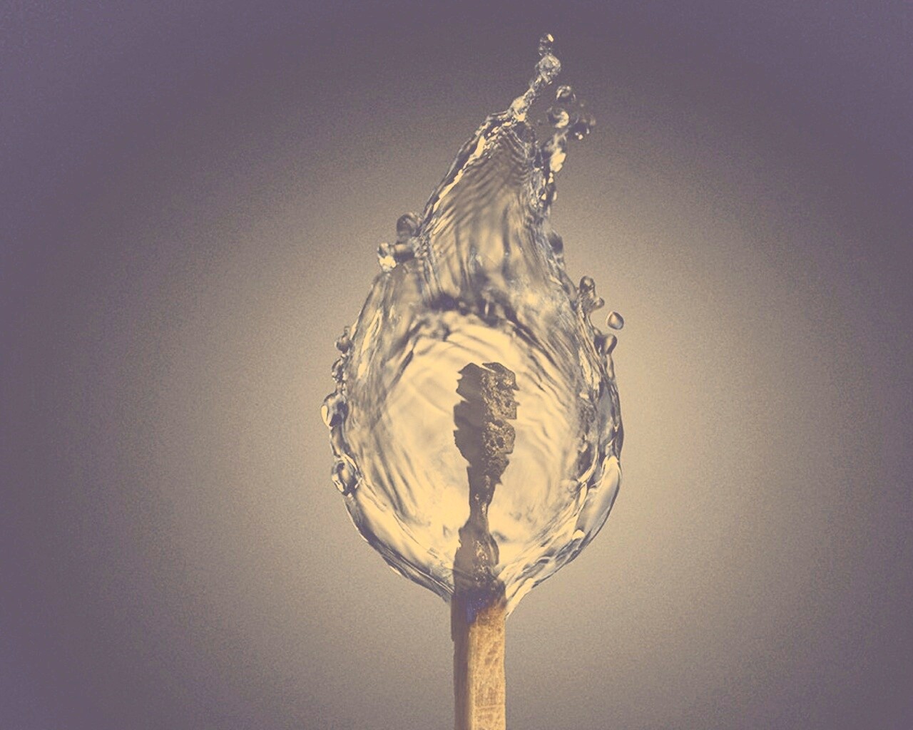 Водяное пламя спички обои