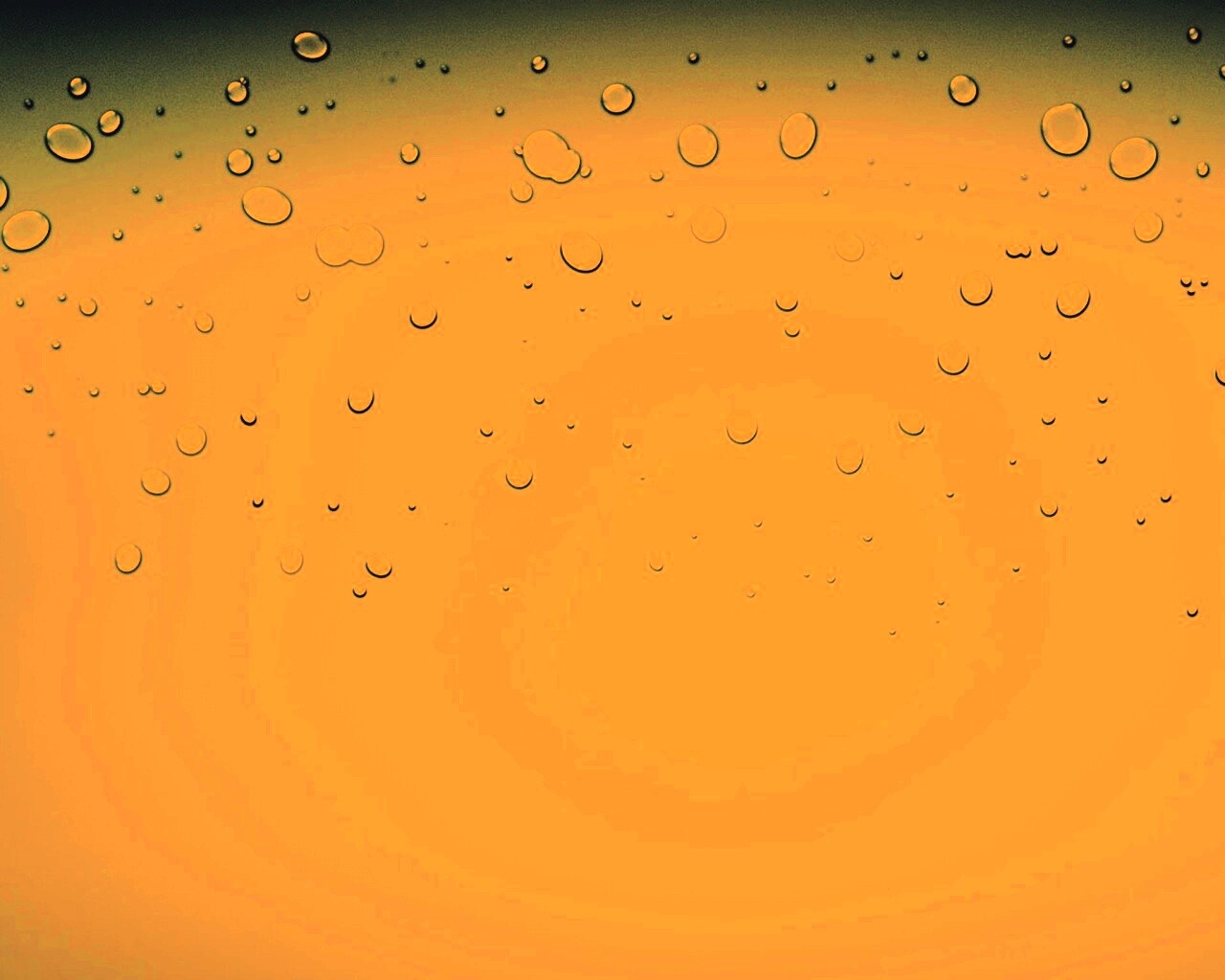 Капли на светлом фоне обои