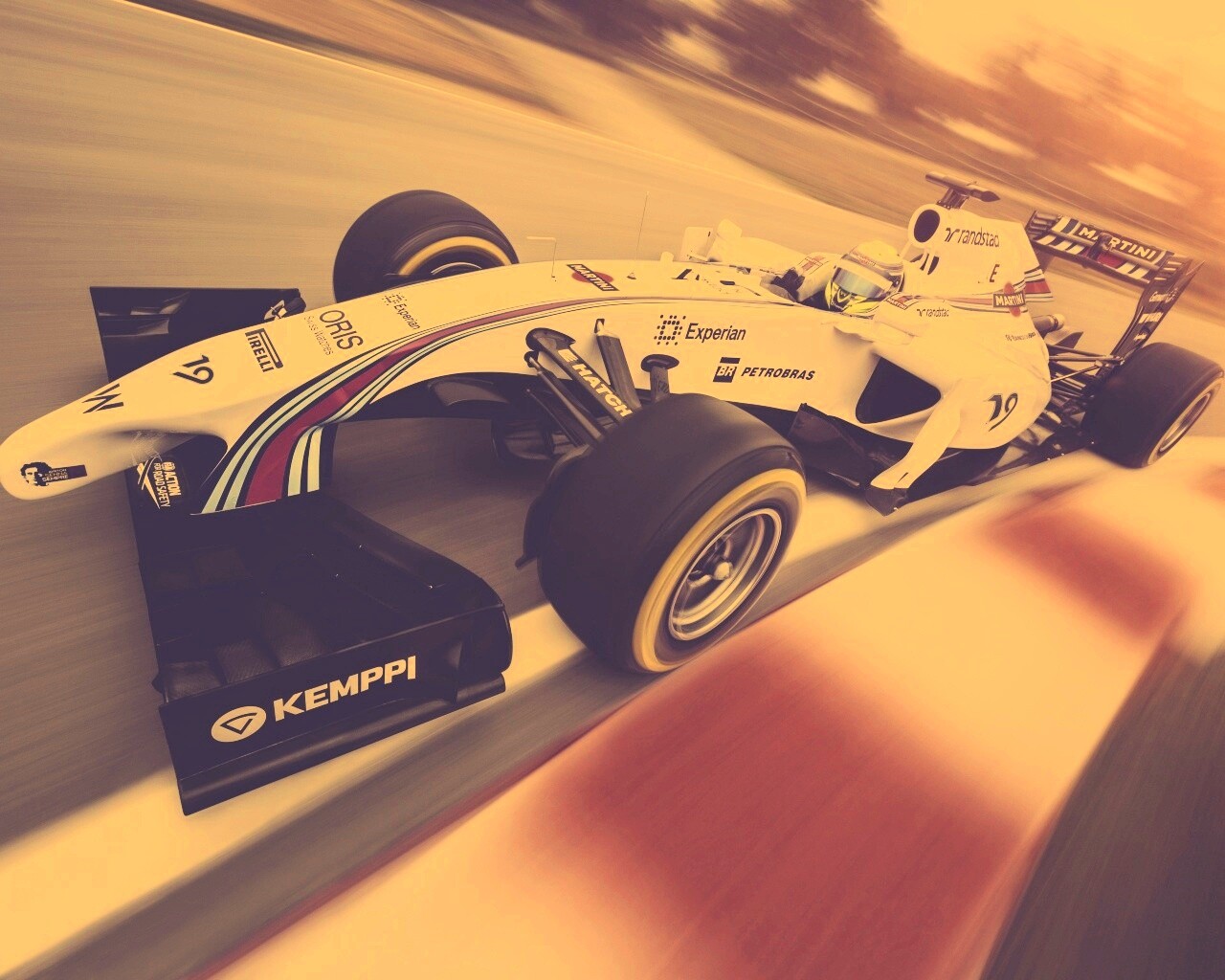 Гоночный болид F1 обои