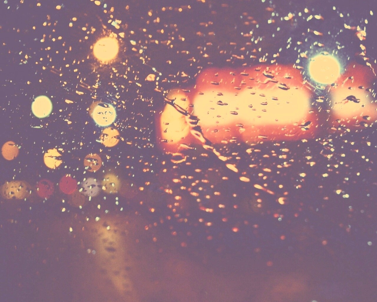 Дождь на стекле обои