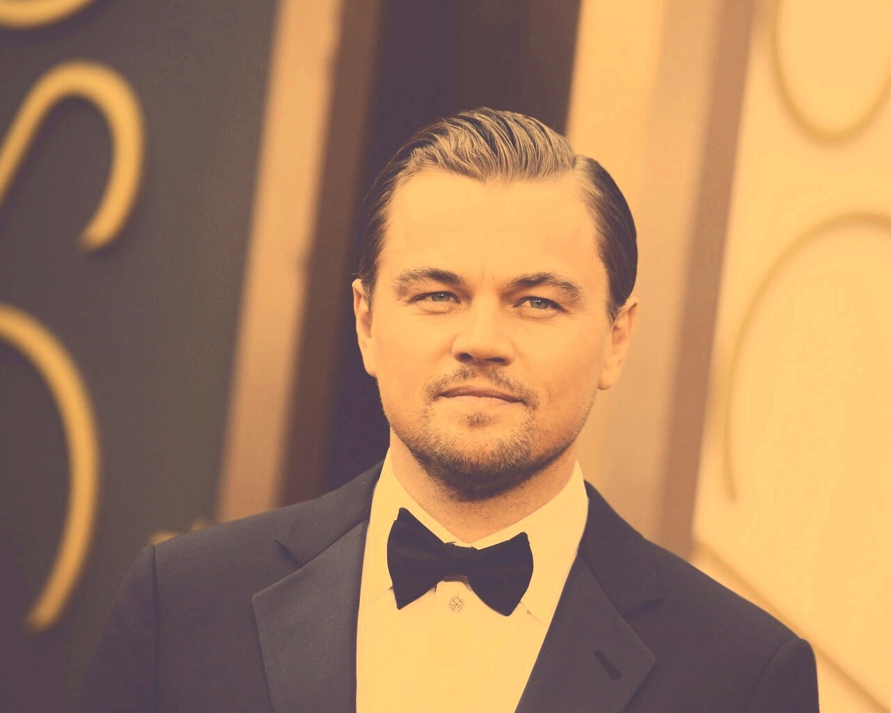 Леонардо Дикаприо в костюме обои