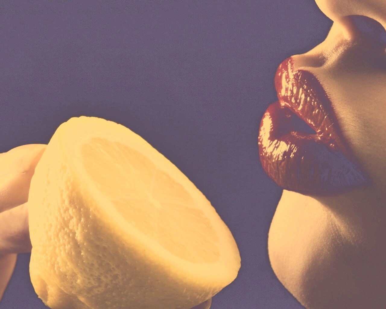 Лимон и губы обои