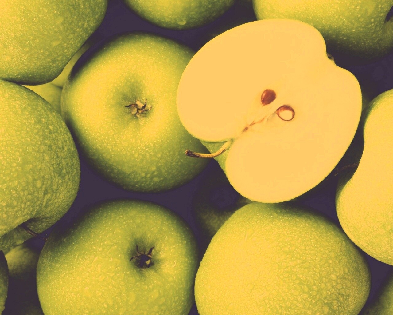 Вкусные свежие яблоки обои