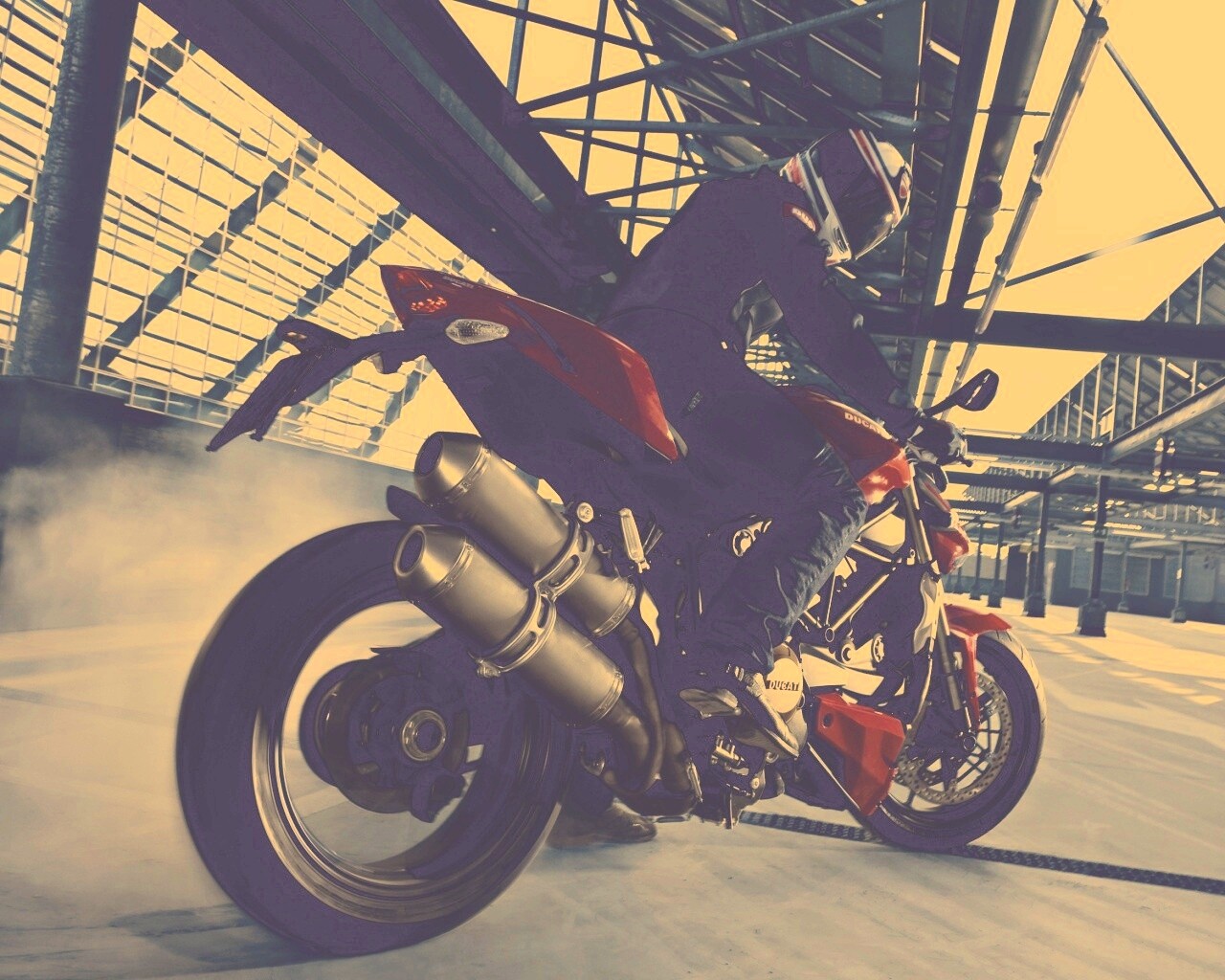 Пробуксовка на мотоцикле обои