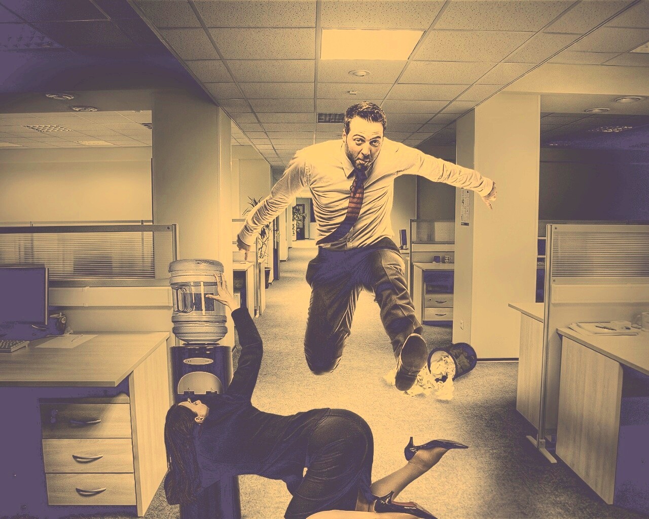 Ещё один день в офисе обои