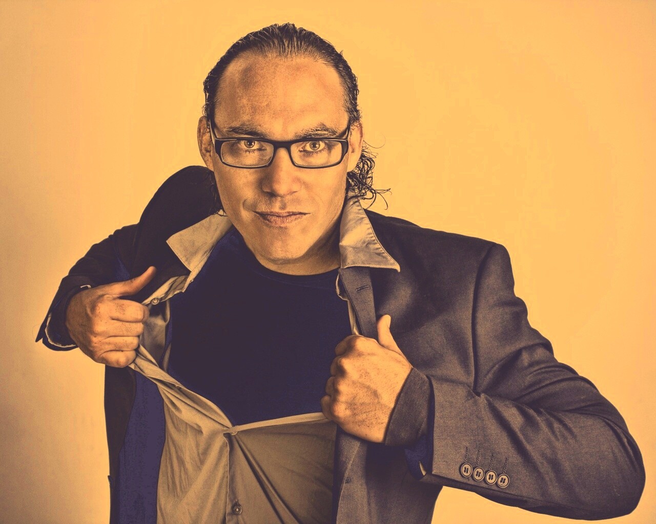 Спешит на помощь обои