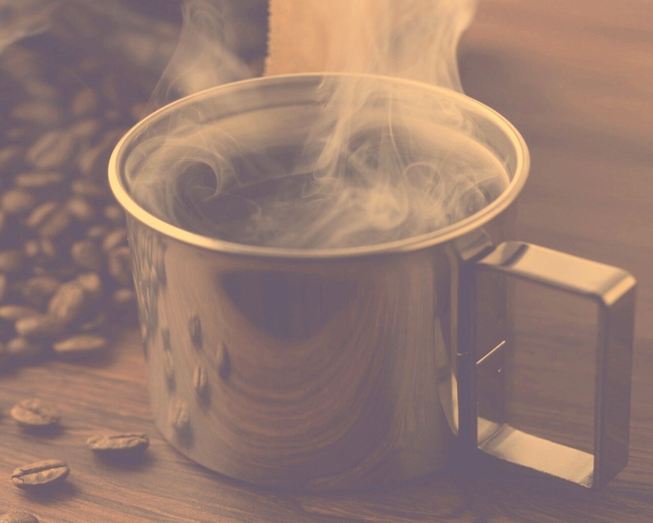 Чашка свежесваренного кофе обои