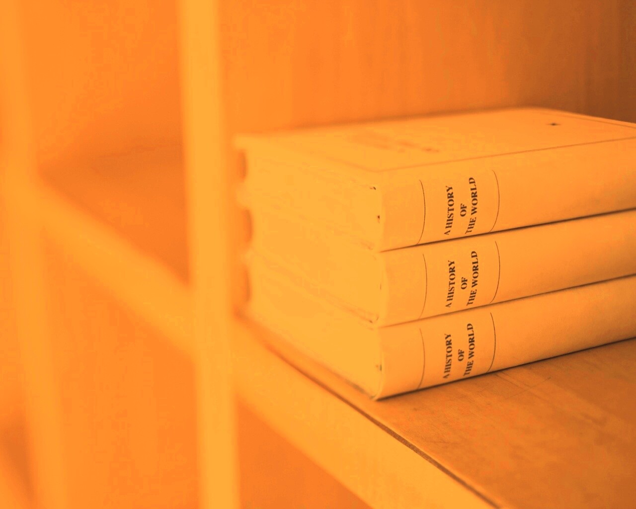 Книги на полке обои