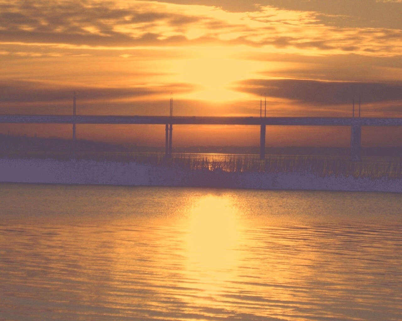 Мост на фоне заката обои