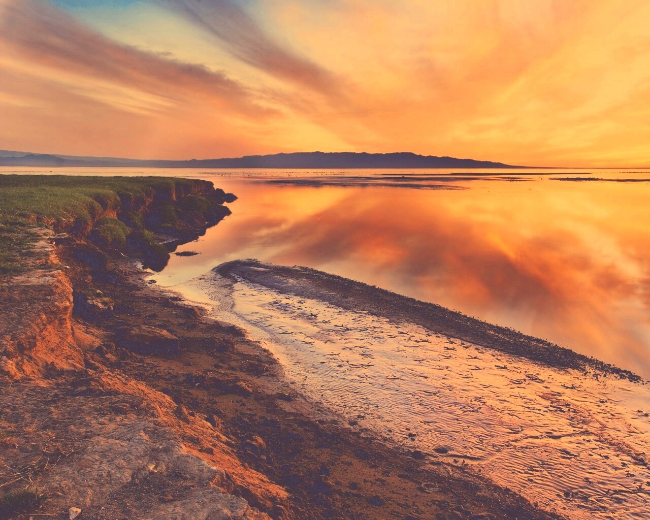 Озеро на закате обои