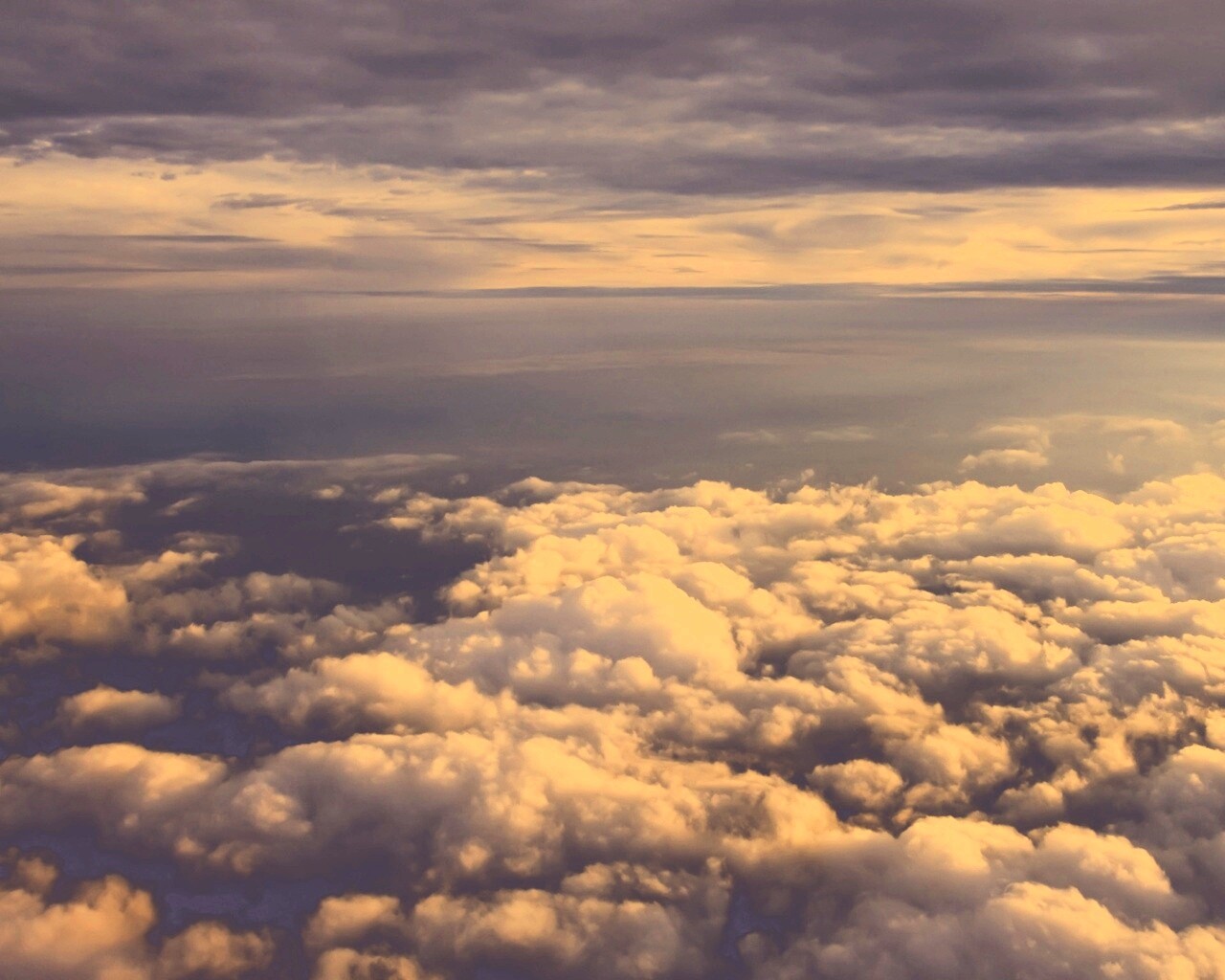 Полет над облаками обои