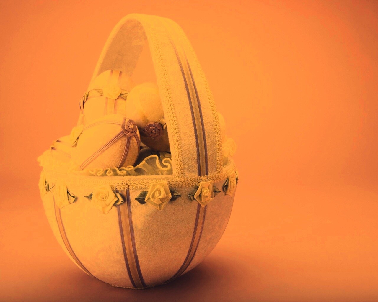 Пасхальная корзина с яйцами обои