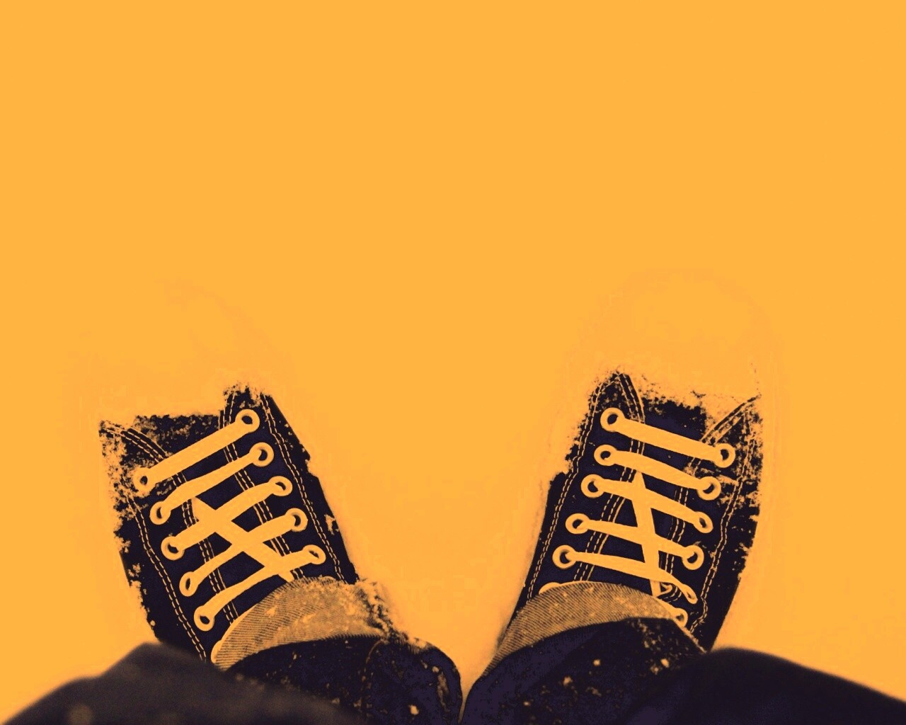 Дурак зимой в кедах обои