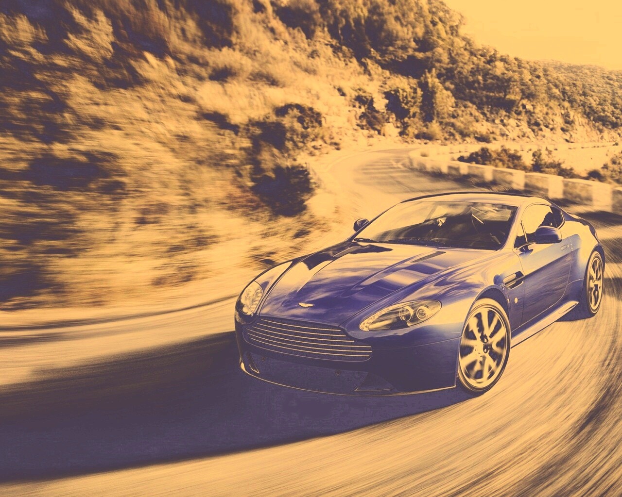 Синий Aston Martin обои