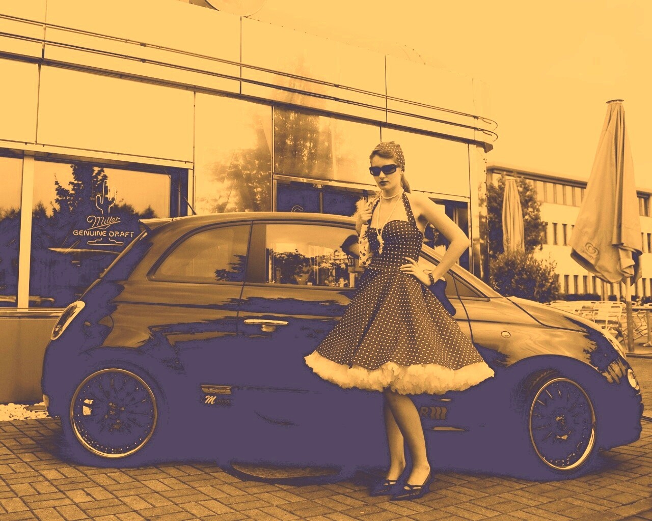 Fiat 500 и девушка обои