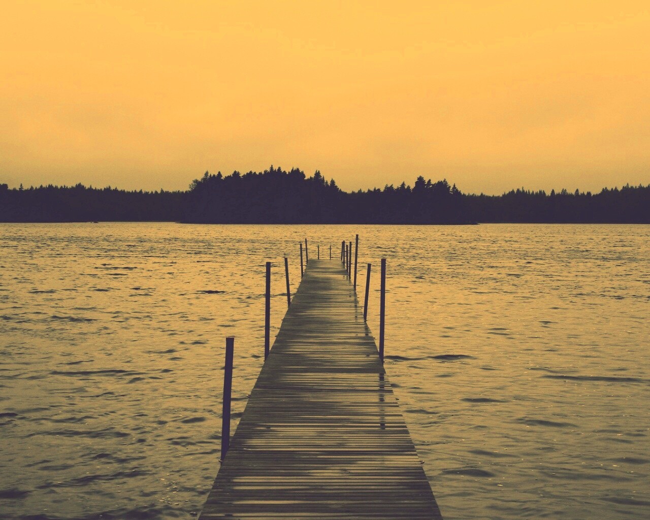 Причал на озере обои