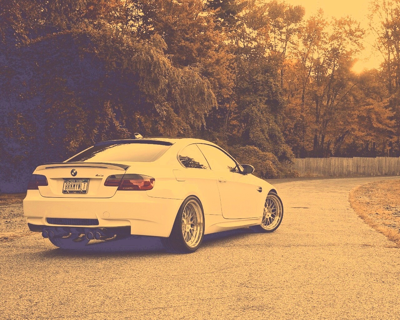 Белый BMW M3 обои