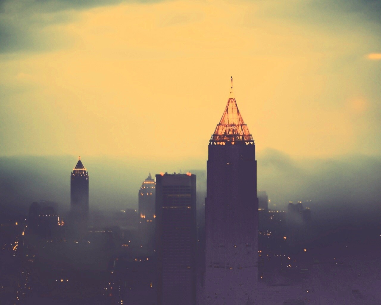 Небоскребы в тумане обои