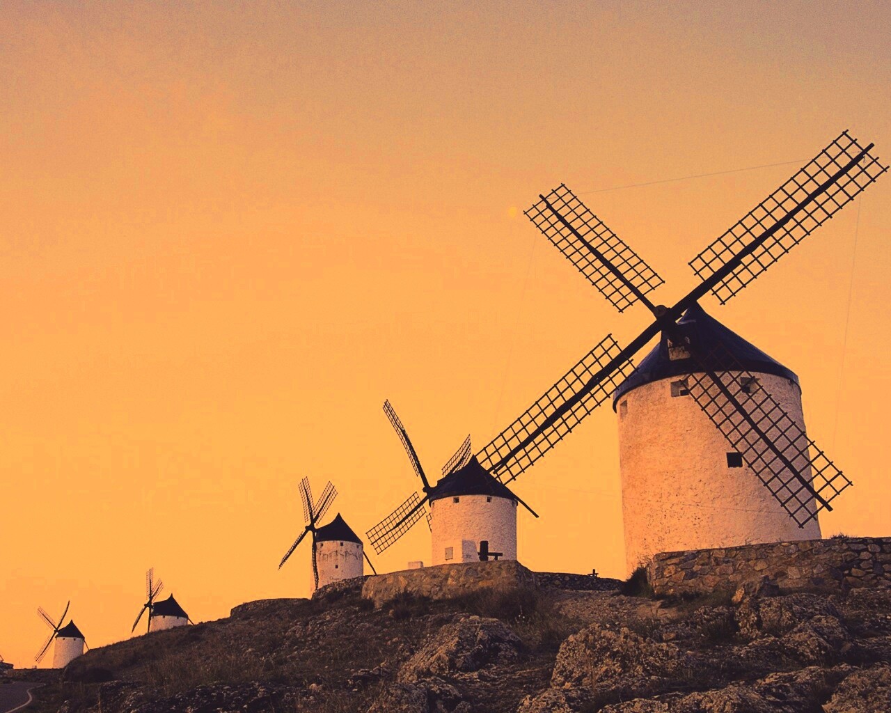 Пейзаж из ветряных мельниц обои