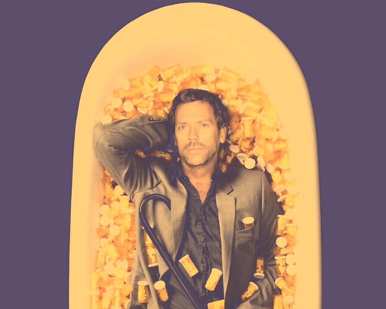 Хаус в ванне с викодином обои