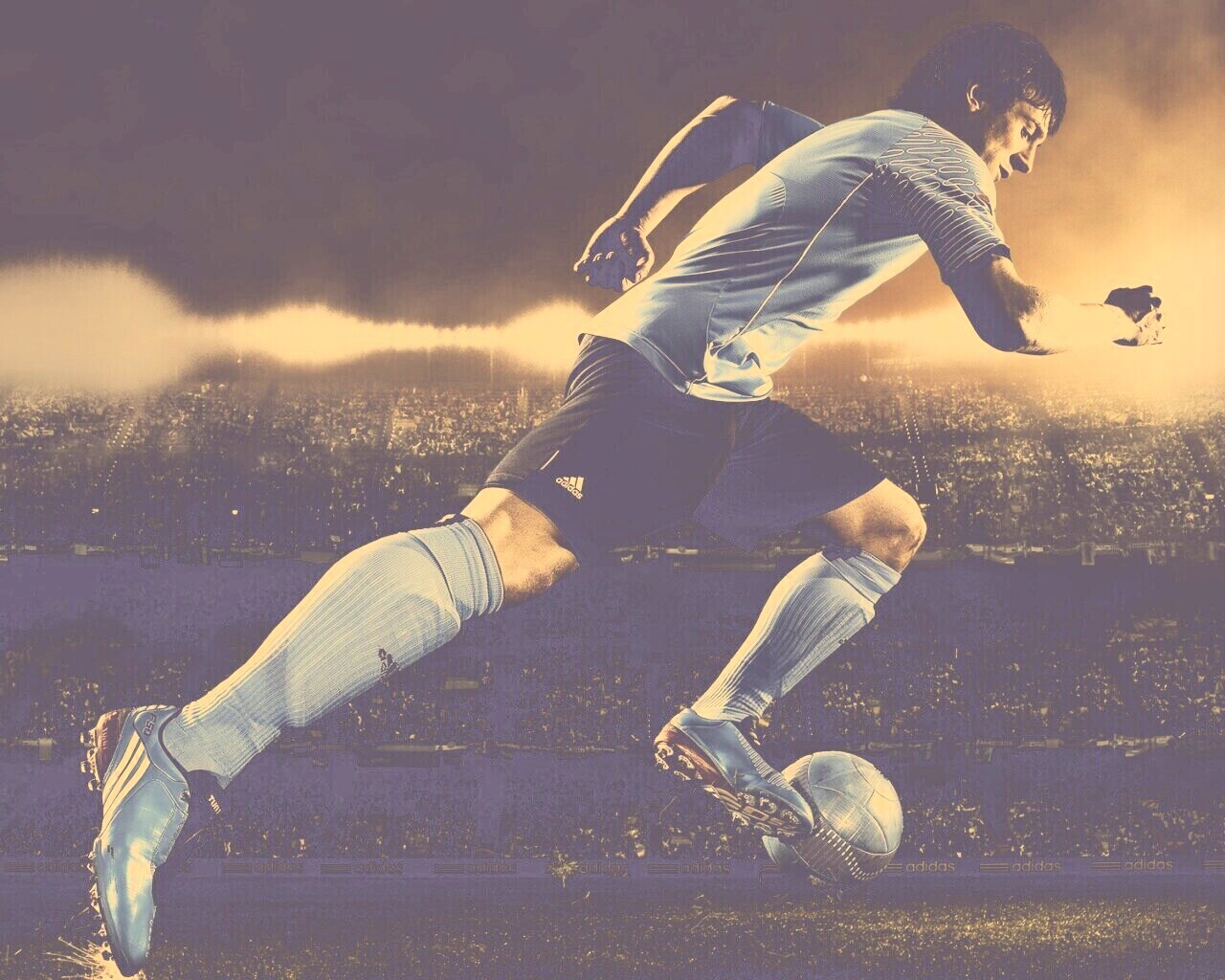 Футболист с мячом обои