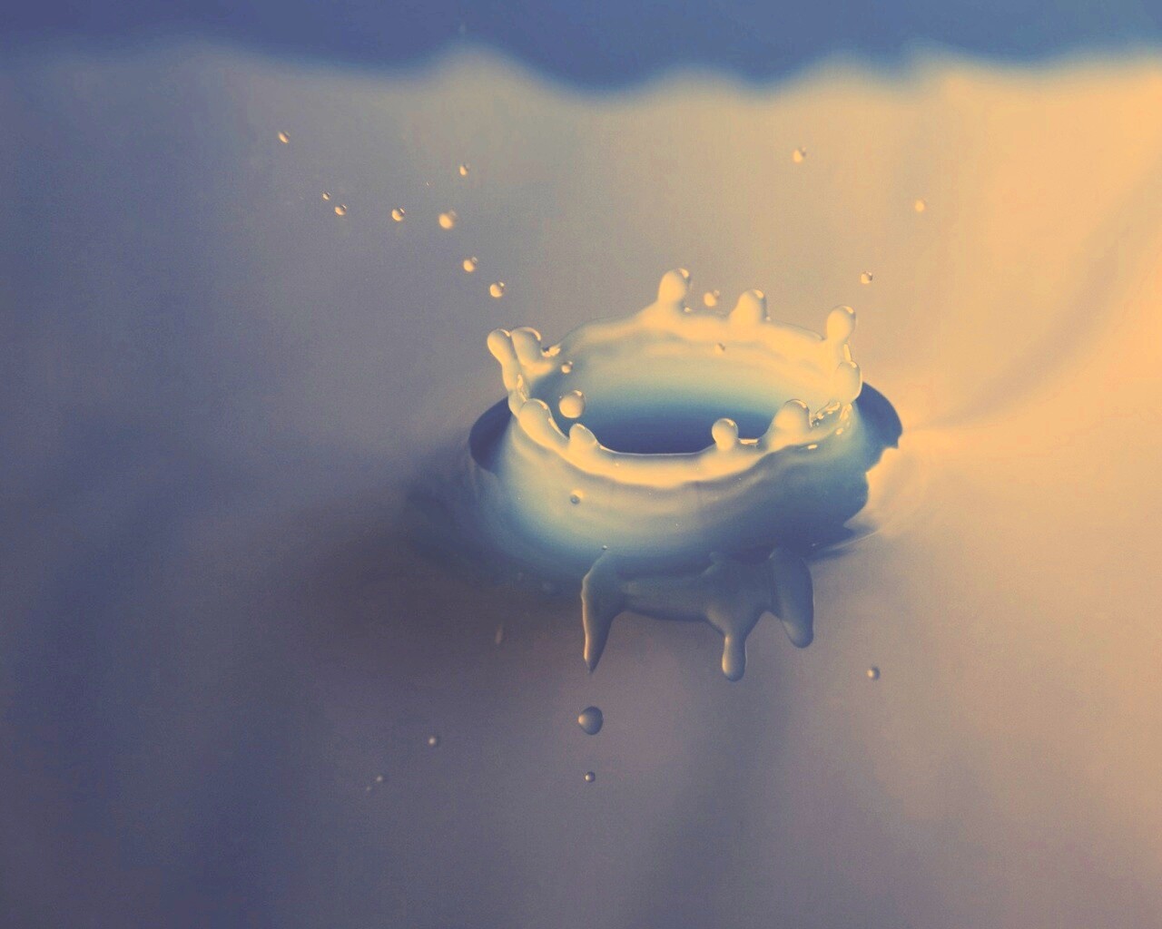 Синий всплеск воды обои