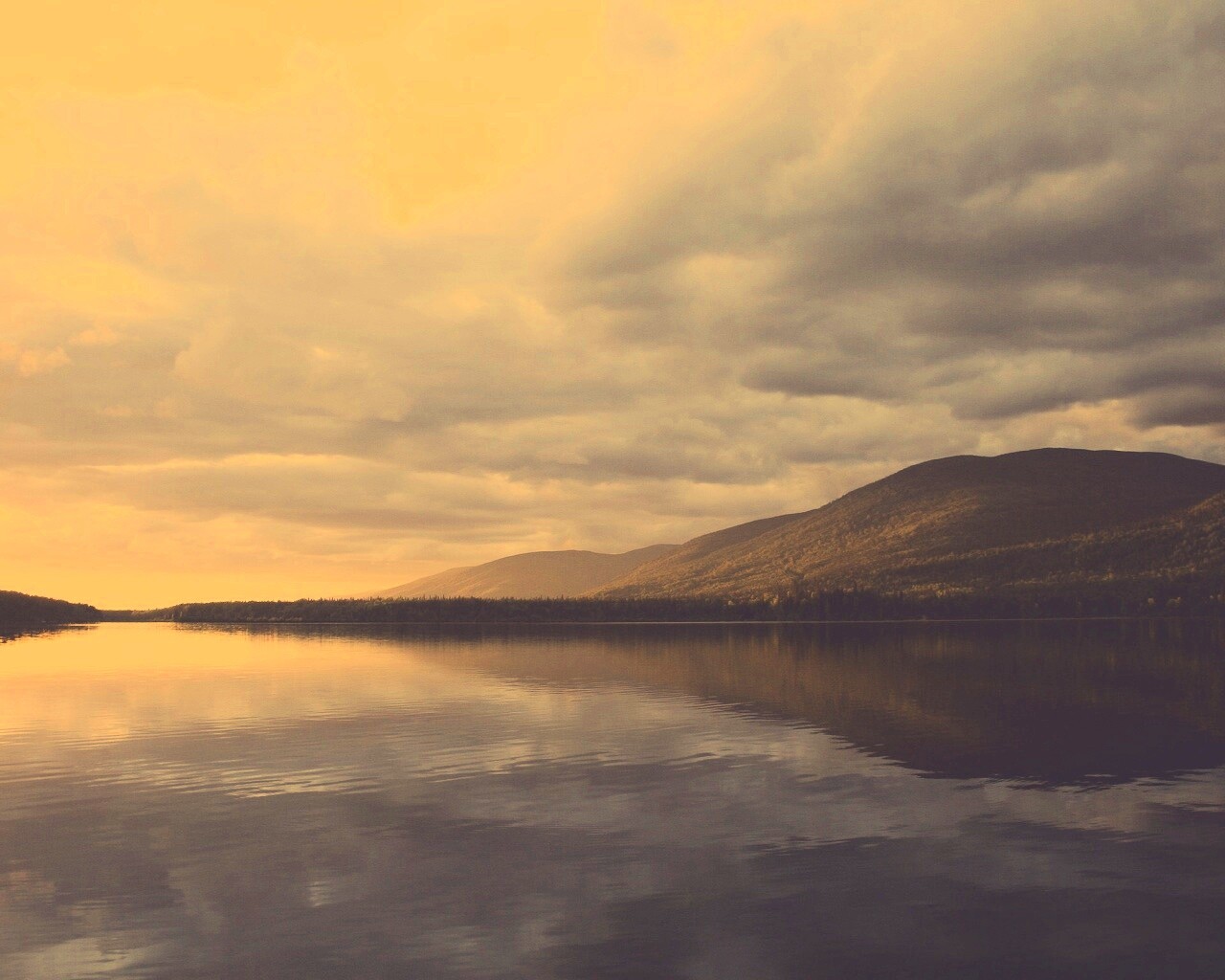 Вид на озеро обои