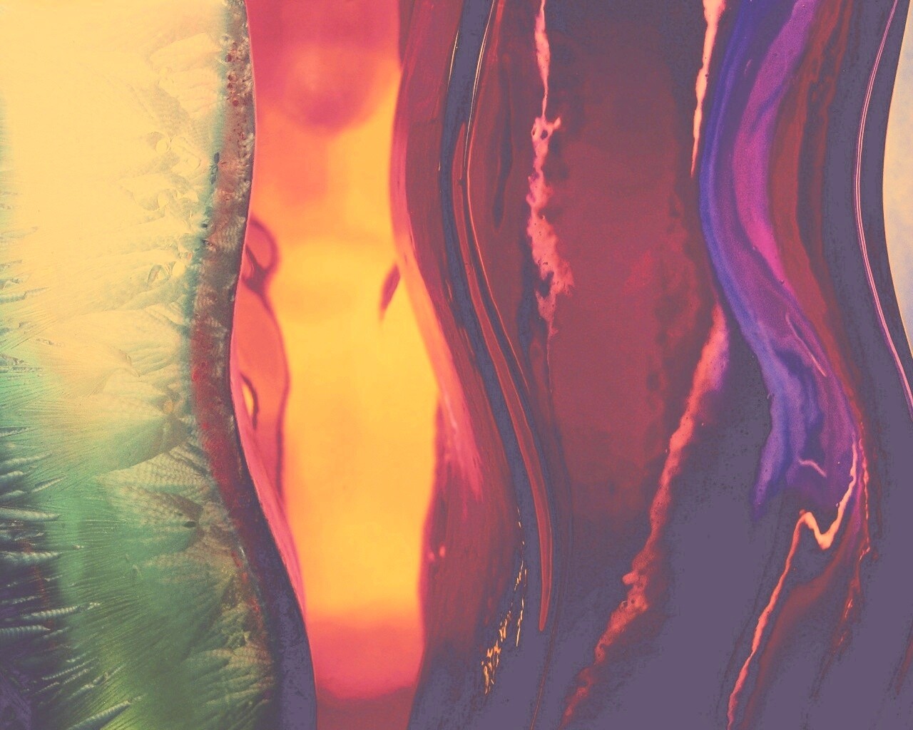 Цветные линии на стекле обои