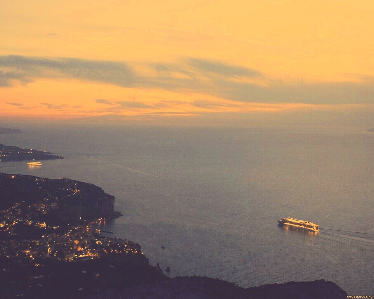 Городок у моря обои