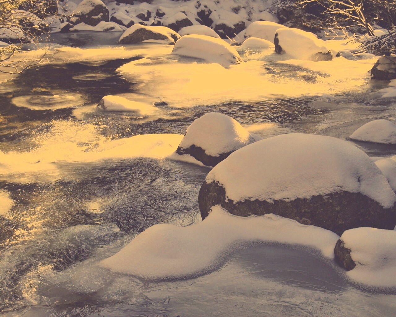 Замёрзжая речка обои