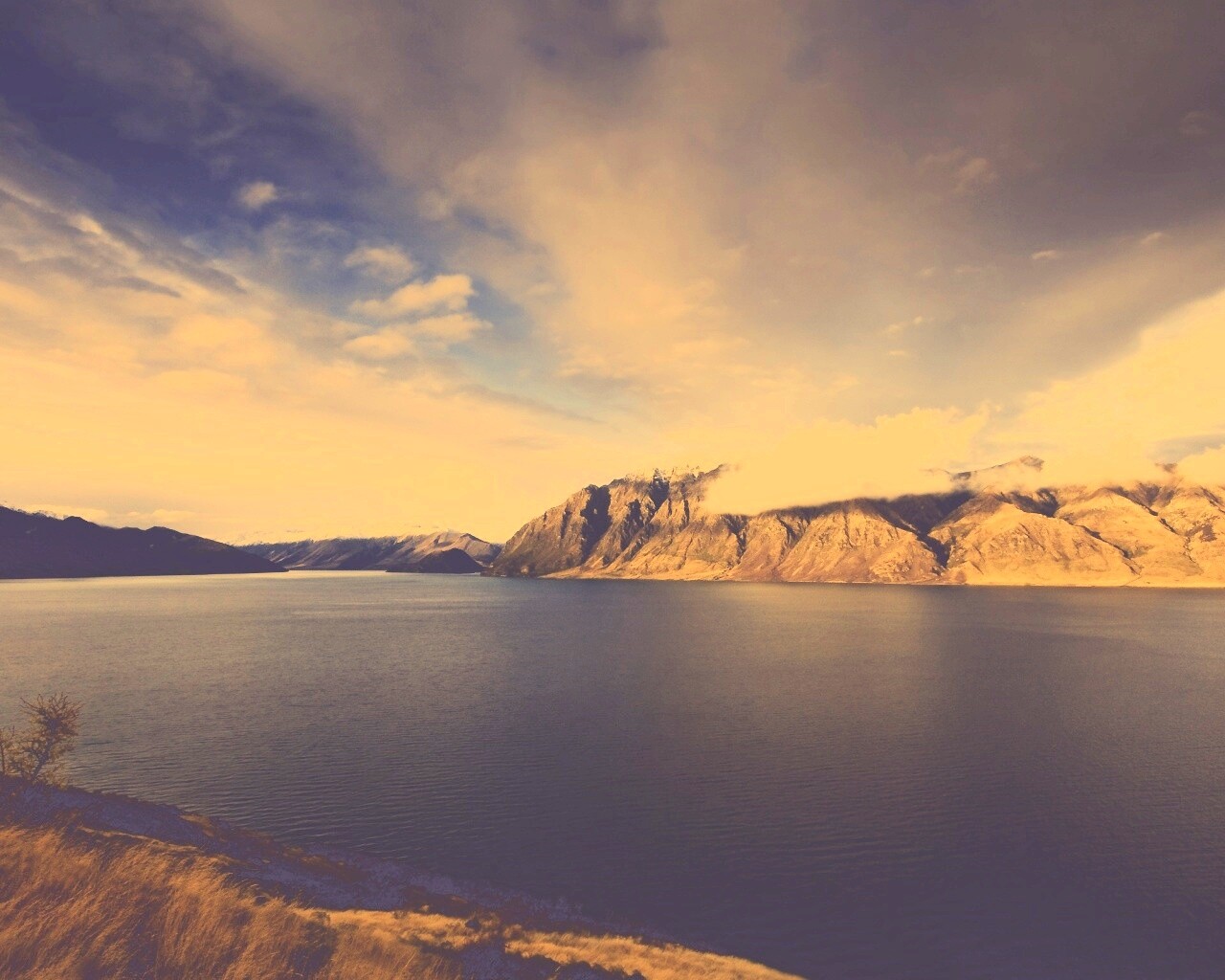 Живописная широкая река обои