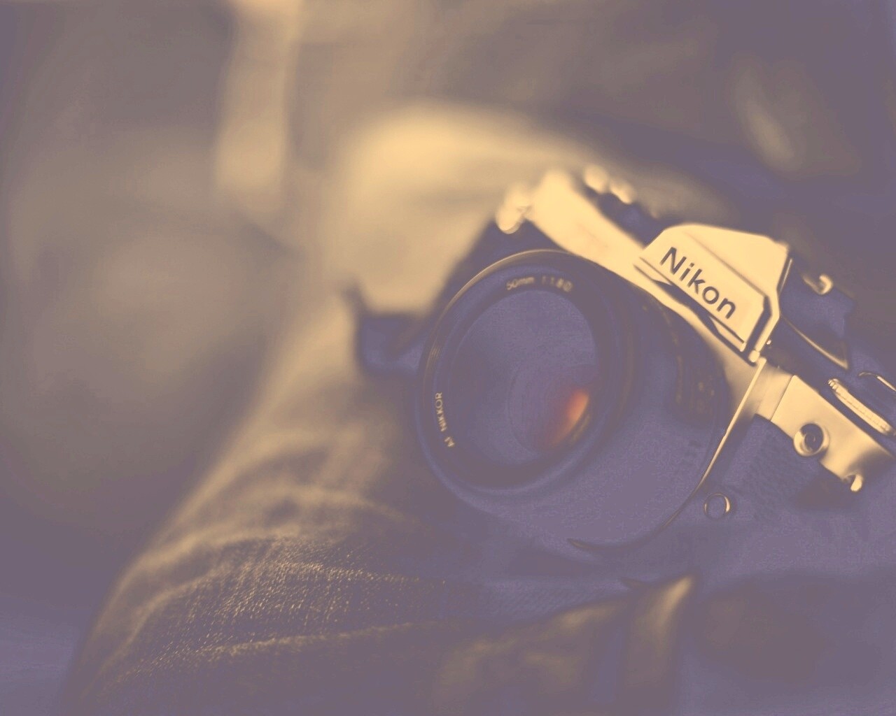 Плёночный фотоаппарат Nikon обои