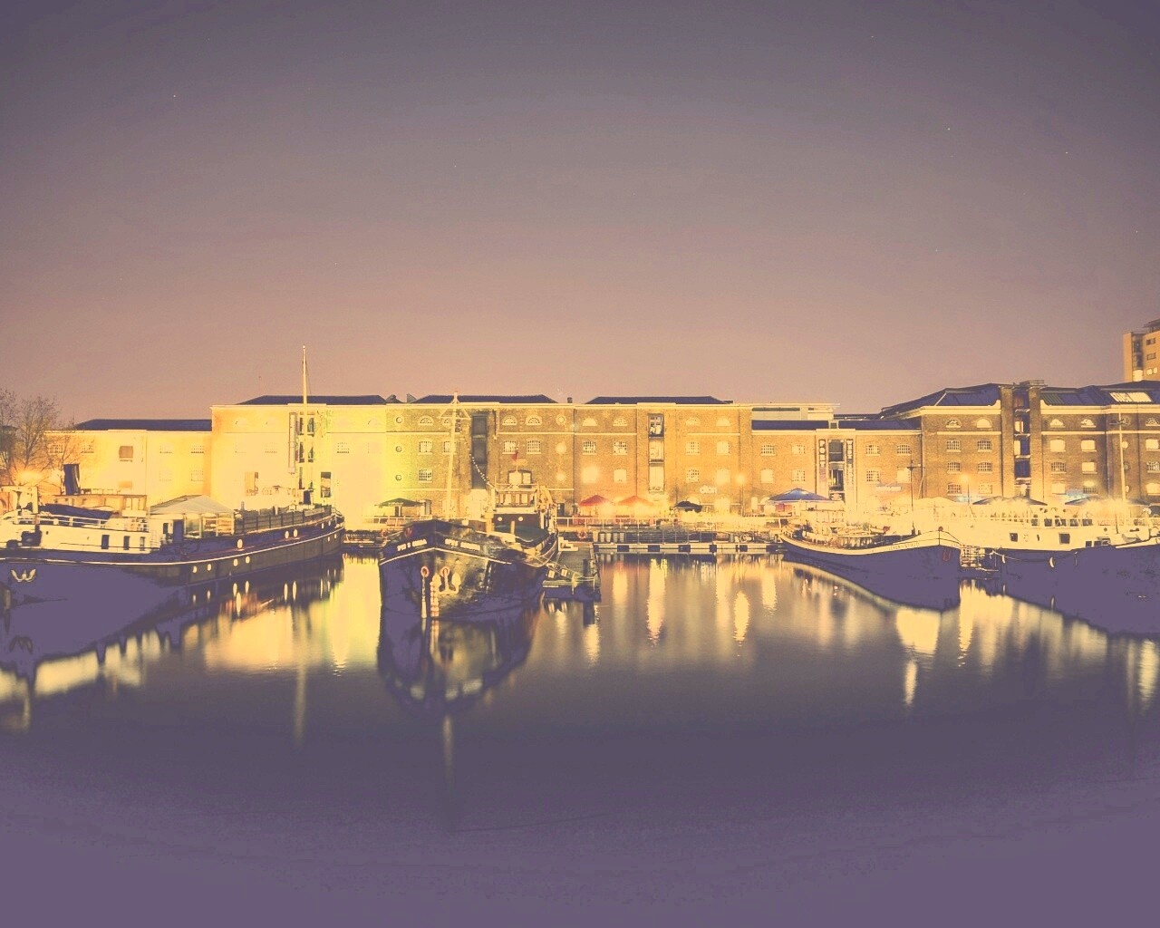 Корабли на спокойной воде обои