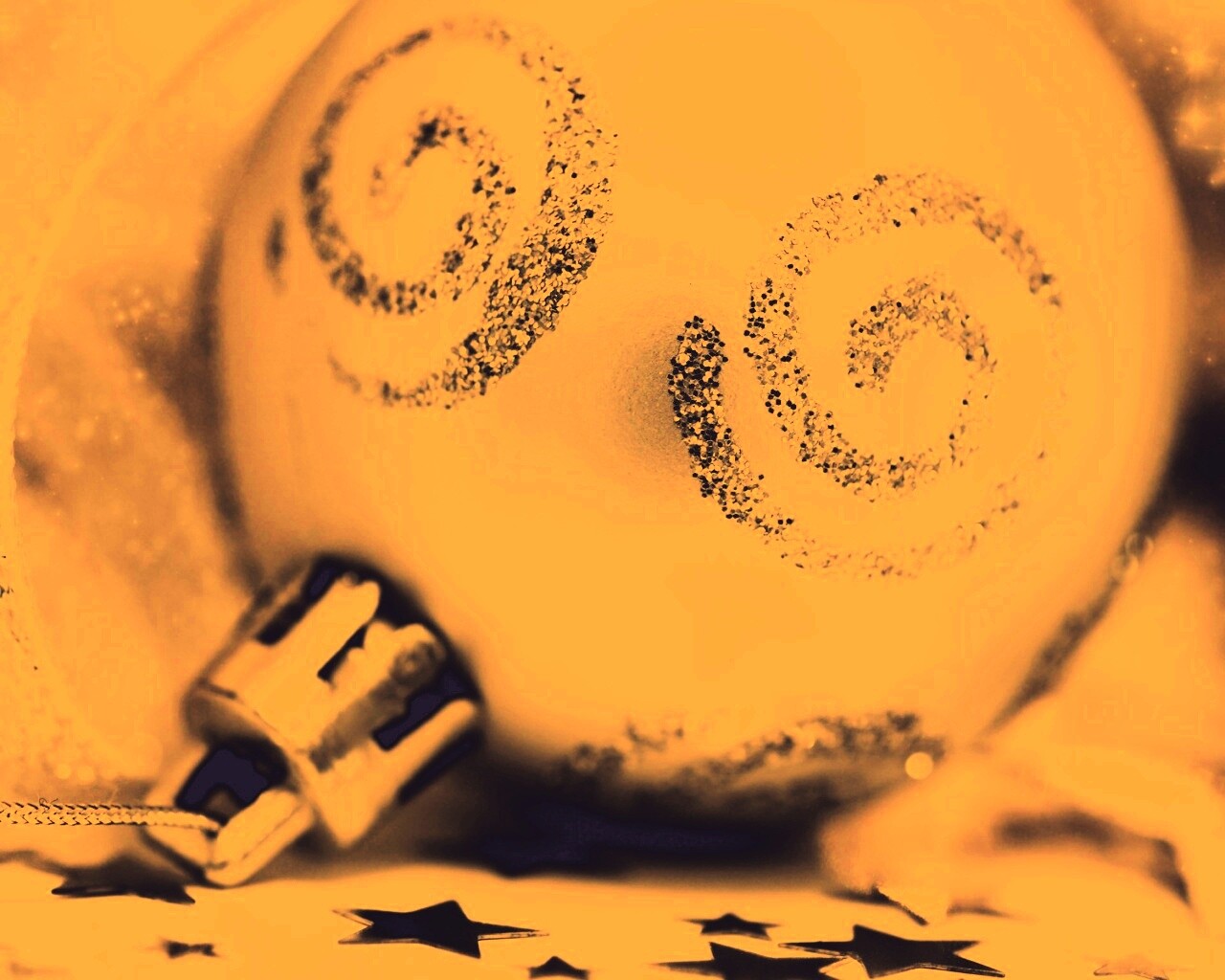 Ёлочный шарик белого цвета обои