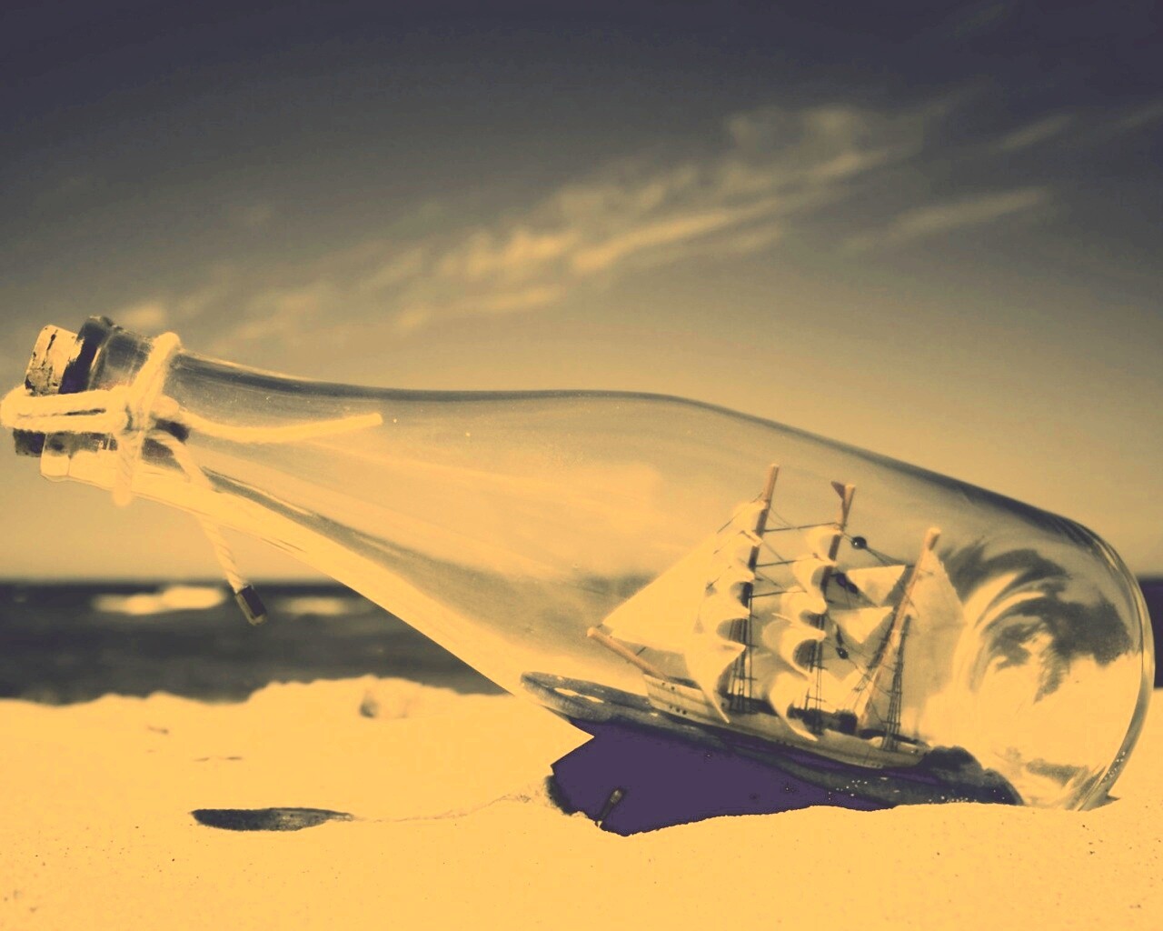 Парусник в бутылке обои