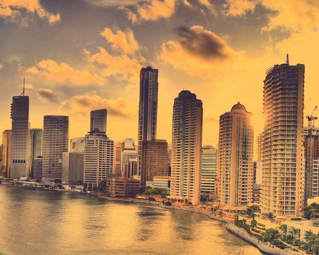 Город на берегу обои