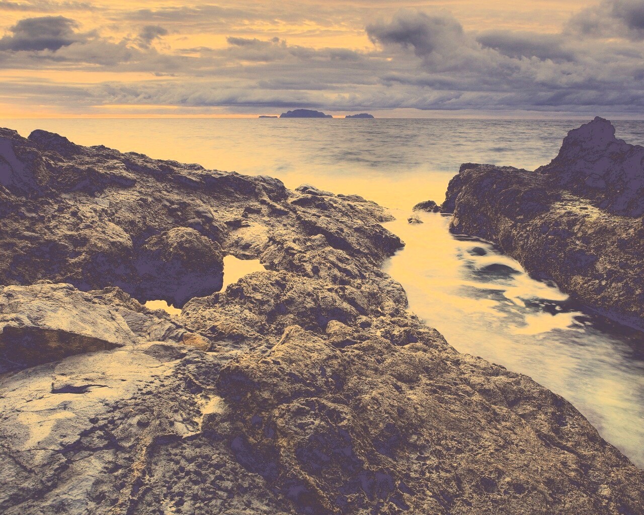 Река впадающая в море обои