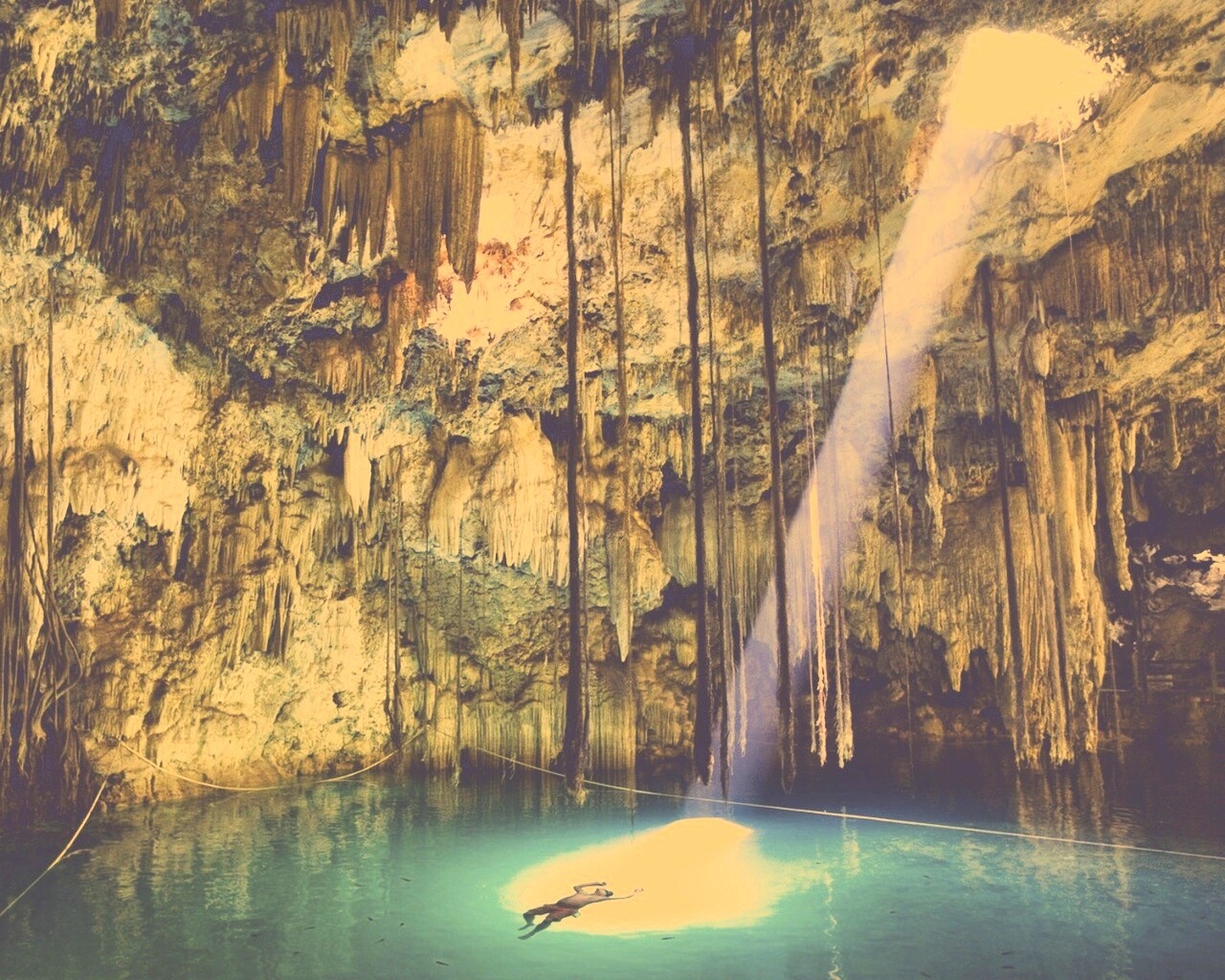 Пещера сталактитов обои