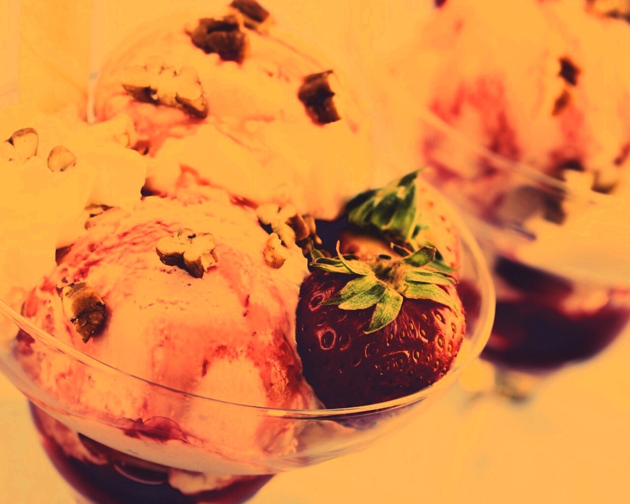 Клубничное мороженное обои