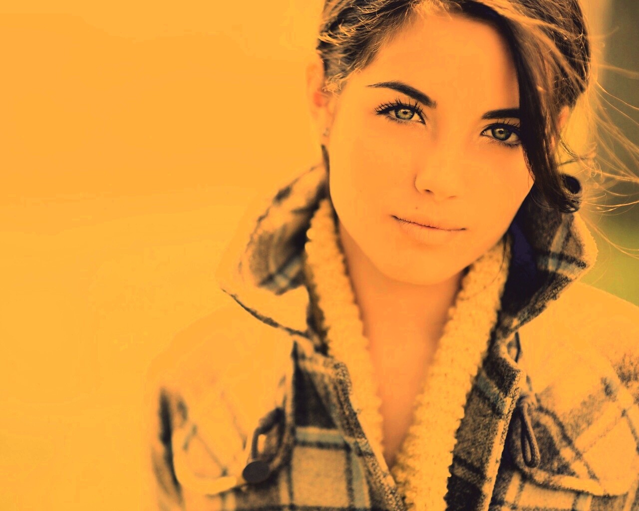 Красивая молодая девушка обои