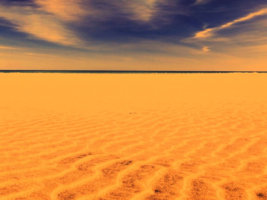 Пустыня на фоне моря обои