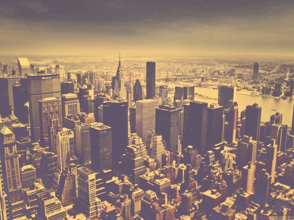 Темное небо над городом обои